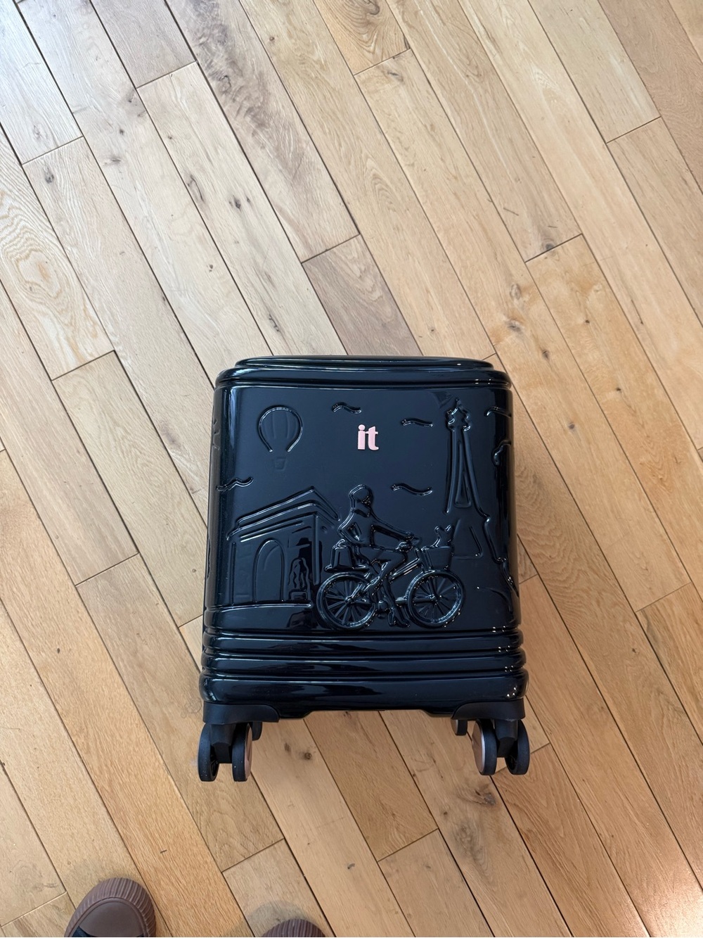 It Travel Spinner Carry-On in Black - Compact Rolling Travel Bag